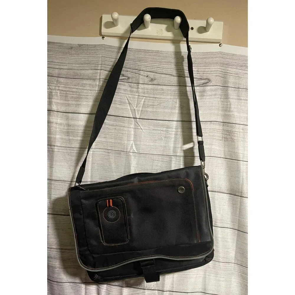 Targus Black Urban Messenger Laptop Shoulder Bag With Adjustable Strap